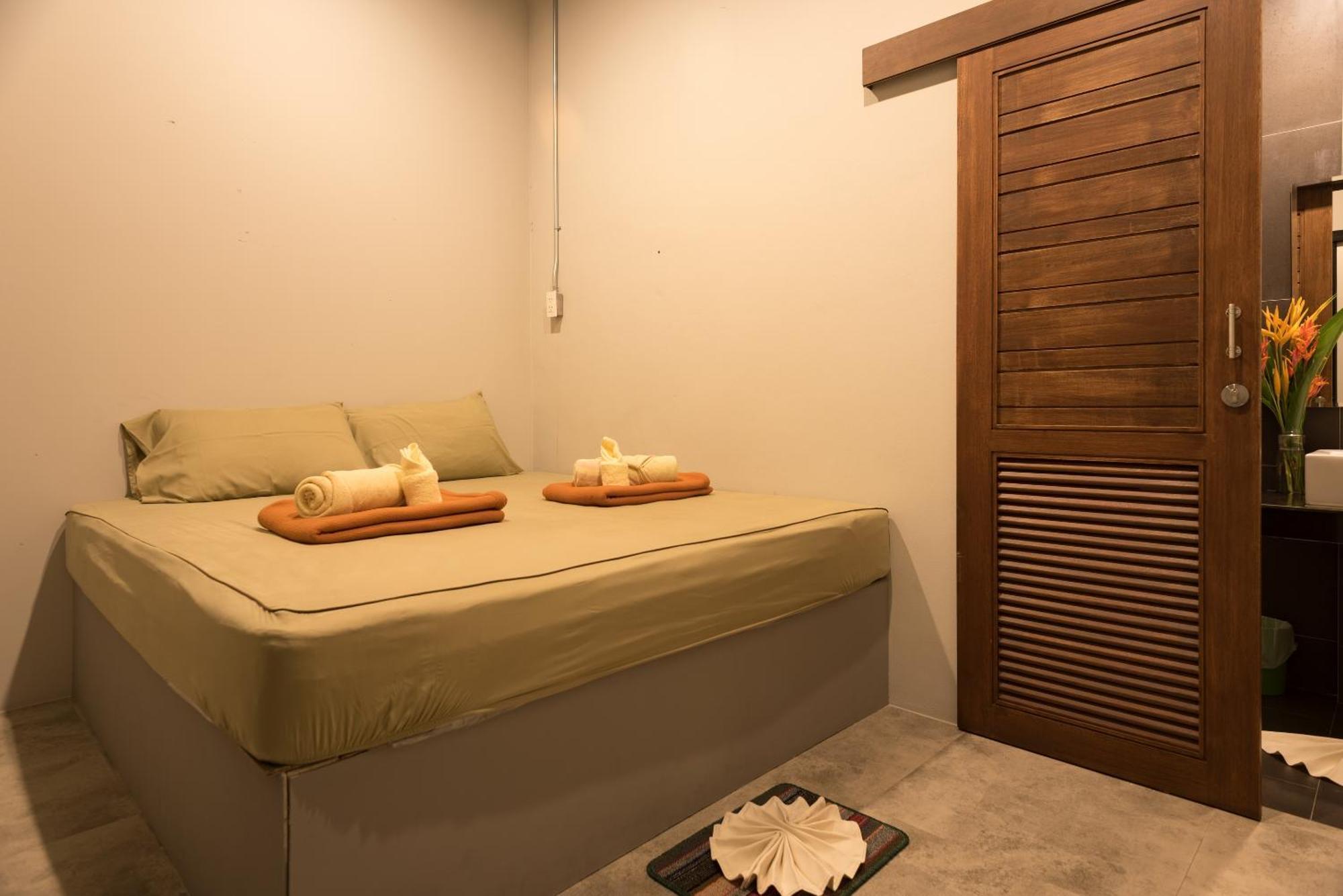 2 Rocks Boutique Hostel Baan Tai Phòng bức ảnh